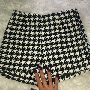 Pattern fall shorts